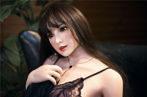 شراء 163 سم دمية آسيوية مثيرة شعر طويل أسود طبيعة بشرة مع فساتين سوداء التصنيع عبر الإنترنت